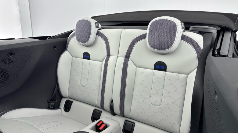 MINI Cooper 2.0 C Classic 2dr Auto Petrol Convertible